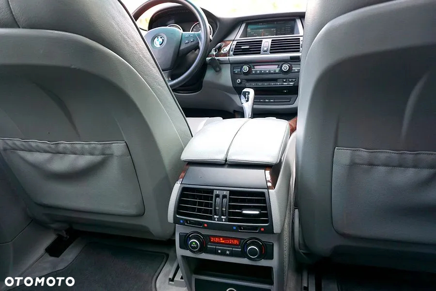 BMW X5 3.0si xDrive - 26