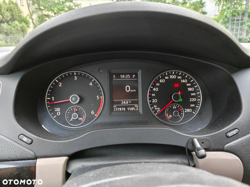Volkswagen Jetta 1.6 TDI Comfortline DSG - 14