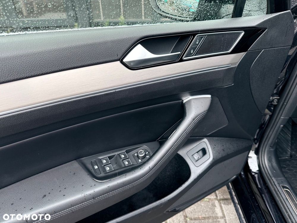 Volkswagen Passat - 25