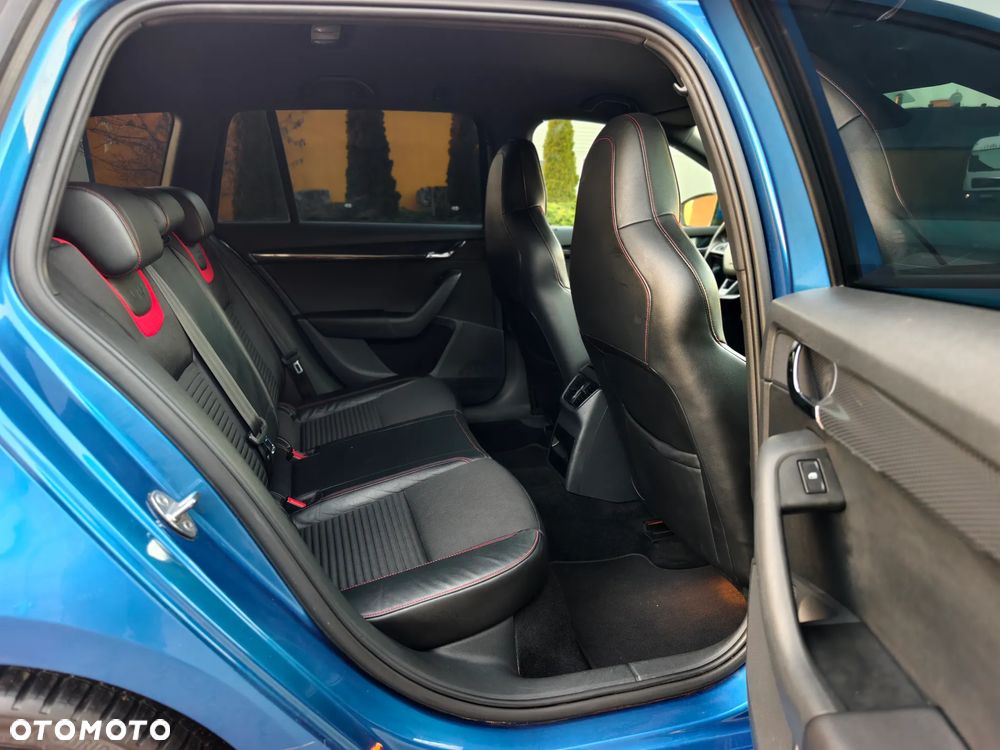 Skoda Octavia 2.0 TDI DSG RS - 23