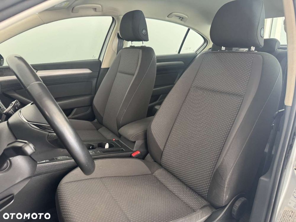 Volkswagen Passat 1.6 TDI BMT Comfortline - 19