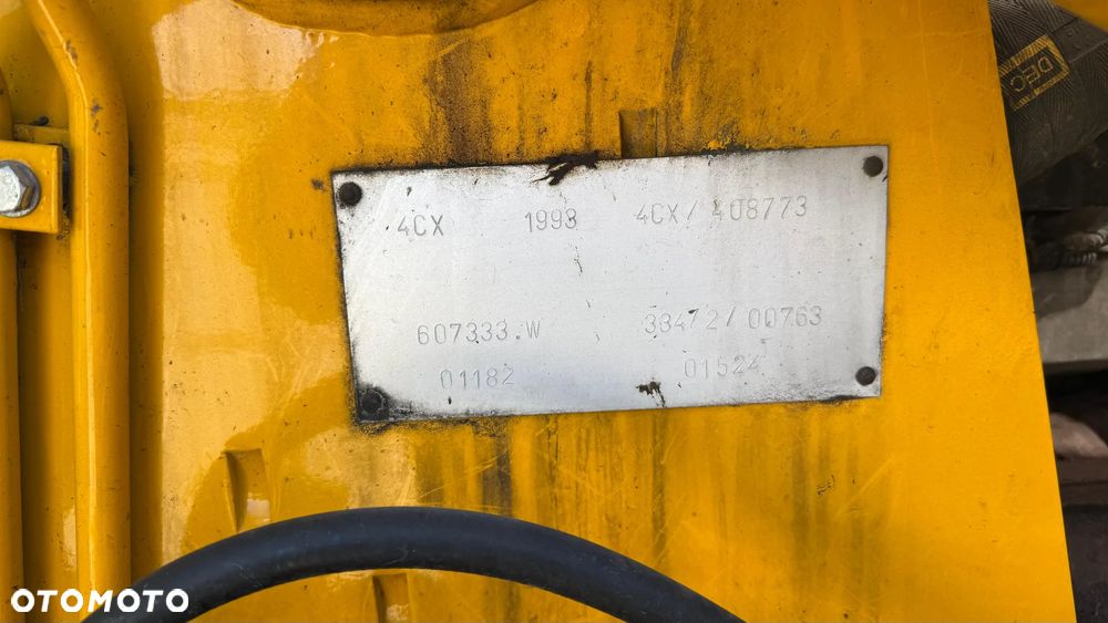 JCB 4CX - 17