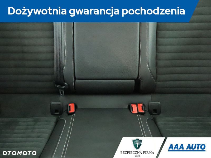 Volkswagen Passat - 11