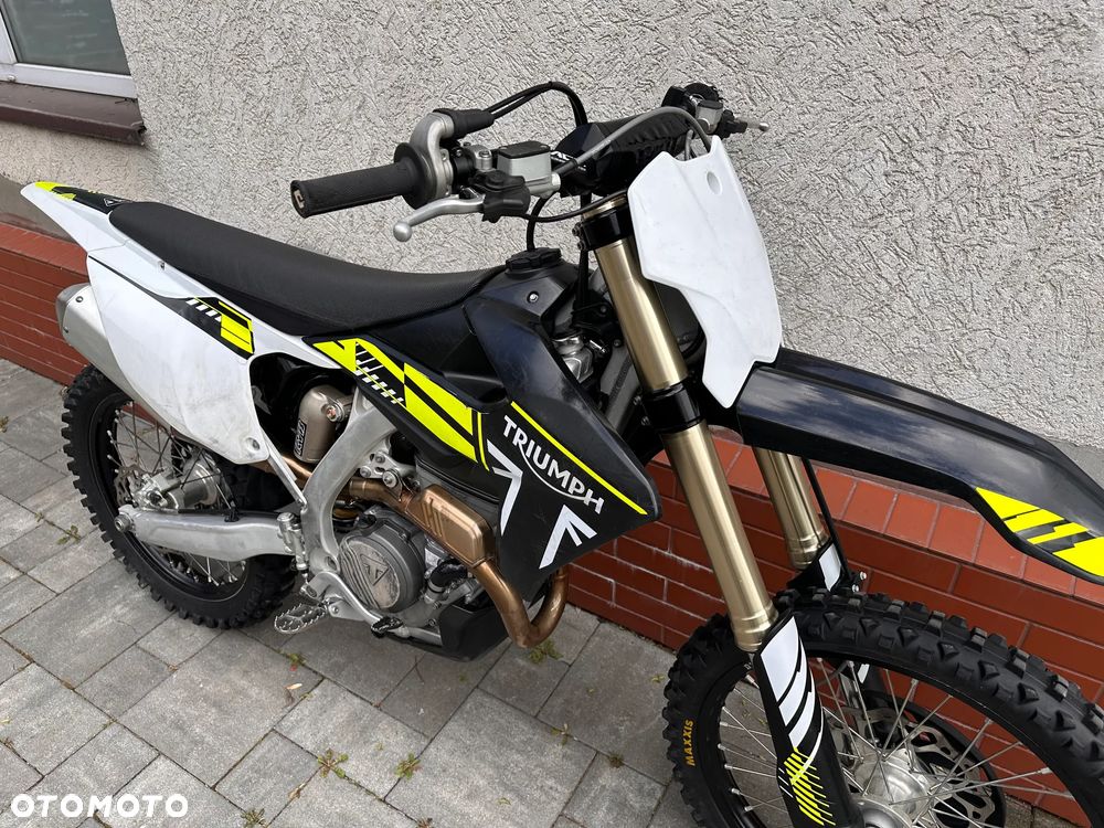 Triumph Inny - 3