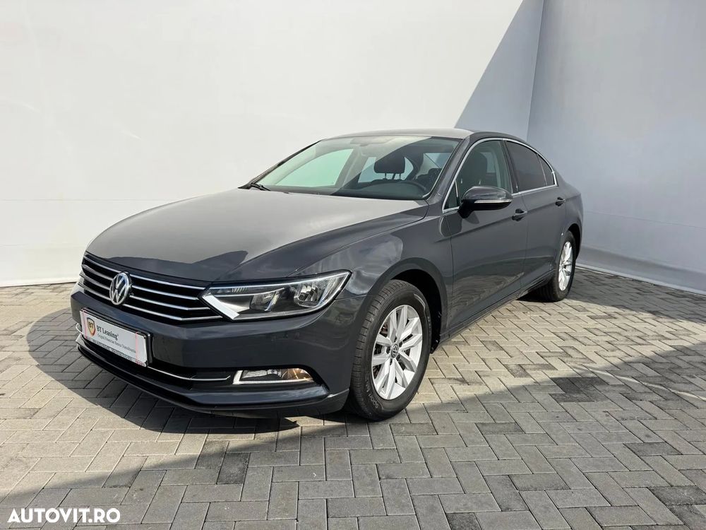 Volkswagen Passat - 1