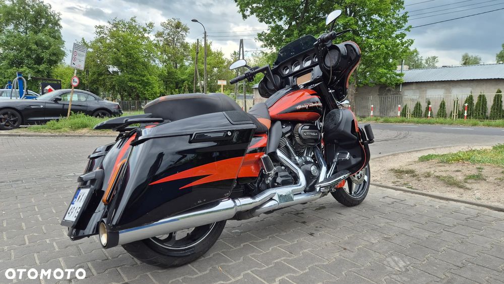 Harley-Davidson CVO Street Glide - 4