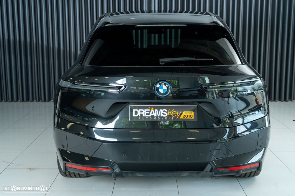 BMW iX xDrive 50 Pack Desportivo - 21