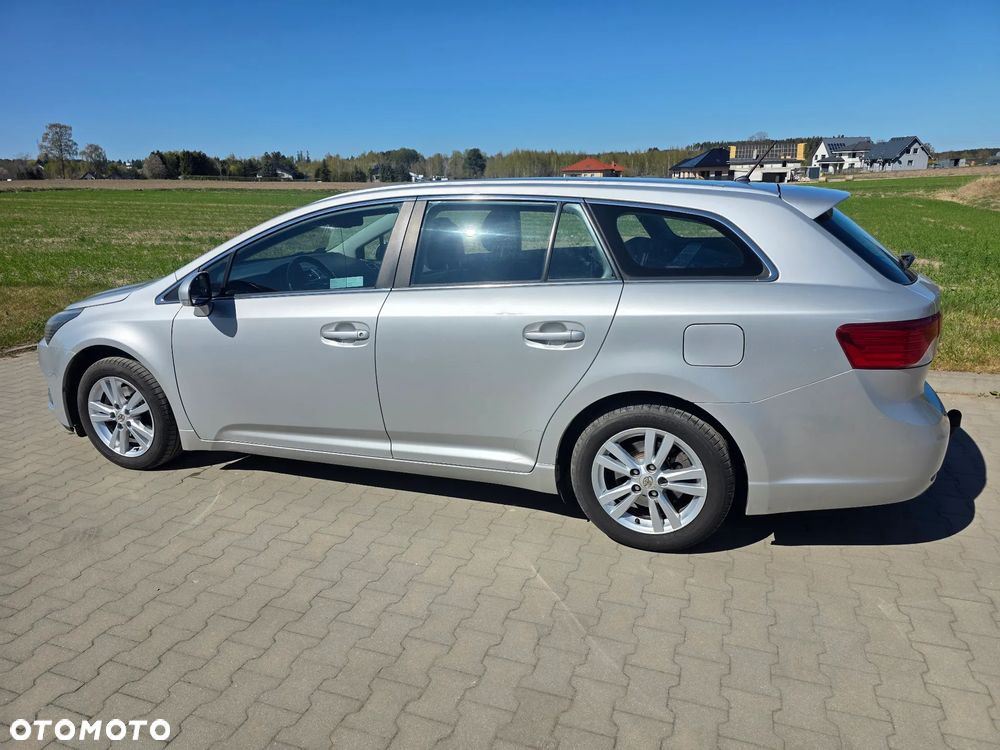 Toyota Avensis 1.8 Premium - 5