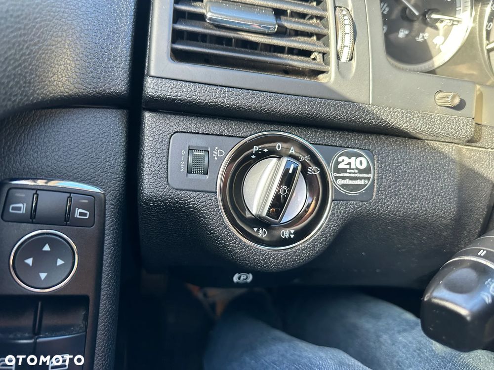 Mercedes-Benz Klasa C 180 BlueEFFICIENCY 7G-TRONIC Avantgarde - 30