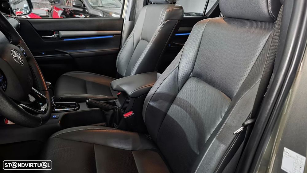 Toyota Hilux 2.8 D-4D 4WD GR Sport II - 40