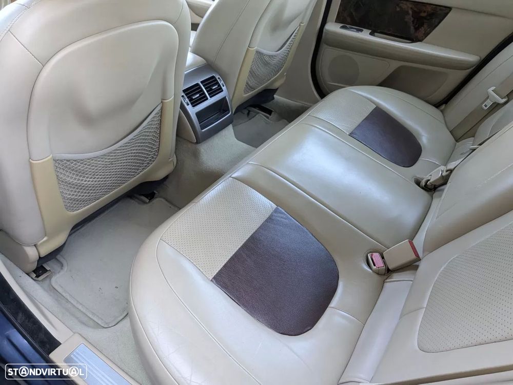 Jaguar XF 2.7 D V6 Premium Luxury - 8