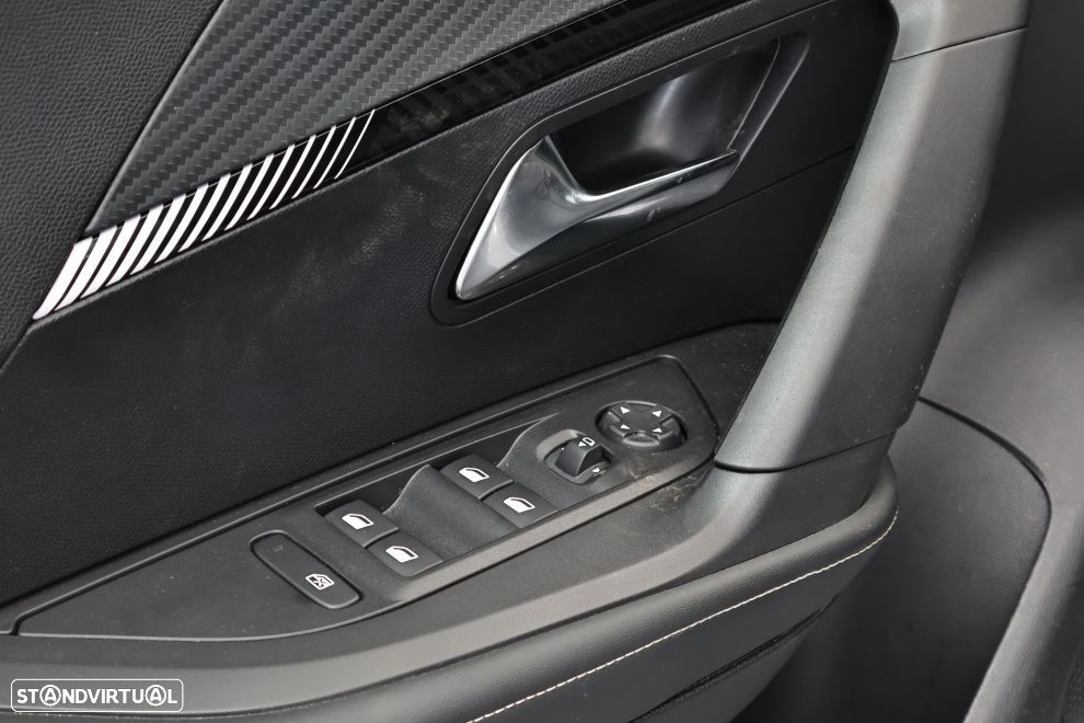 Peugeot 2008 1.2 PureTech Allure - 21