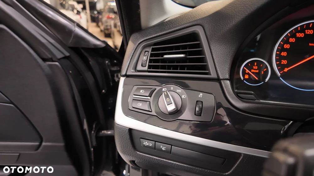 BMW Seria 5 530d Luxury Line - 36
