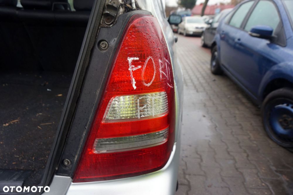 LAMPA TYLNA PRAWA FORESTER II SG 84201SA060 SUBARU 2002-2006 - 3
