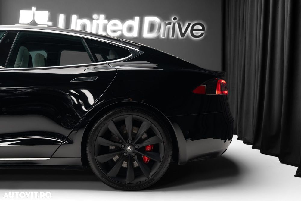 Tesla Model S - 9
