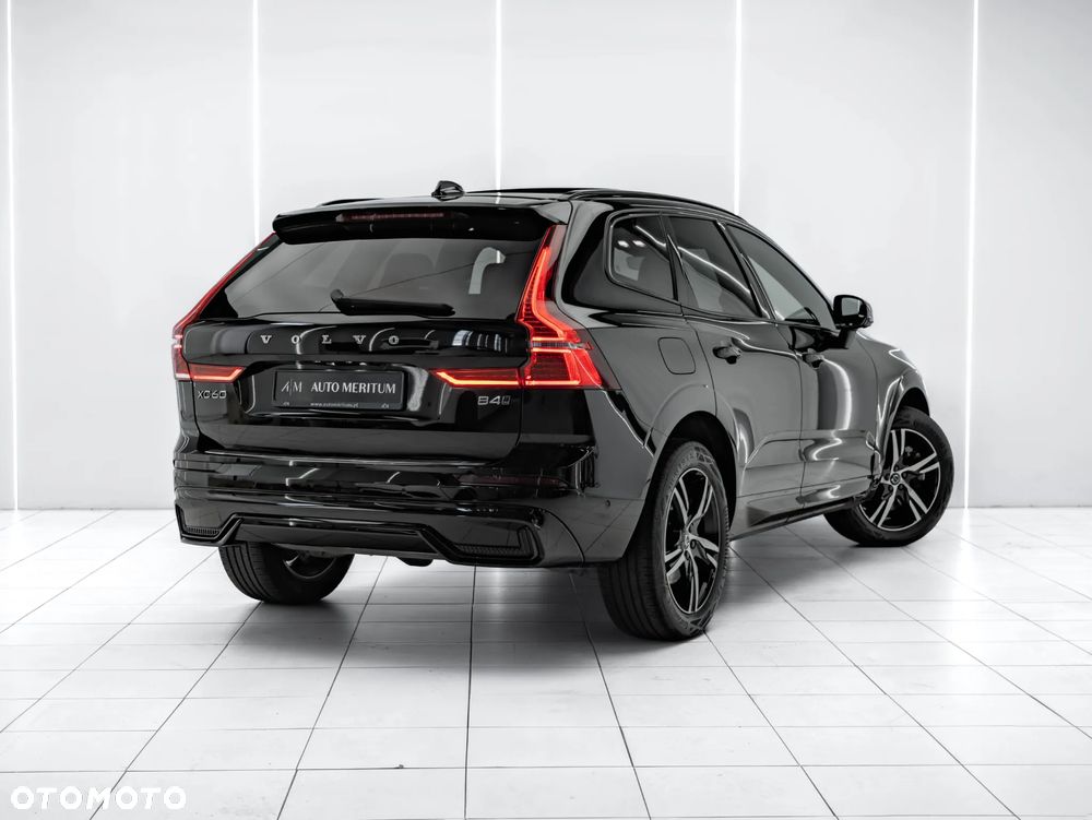 Volvo XC 60 B4 D AWD Plus Dark - 4