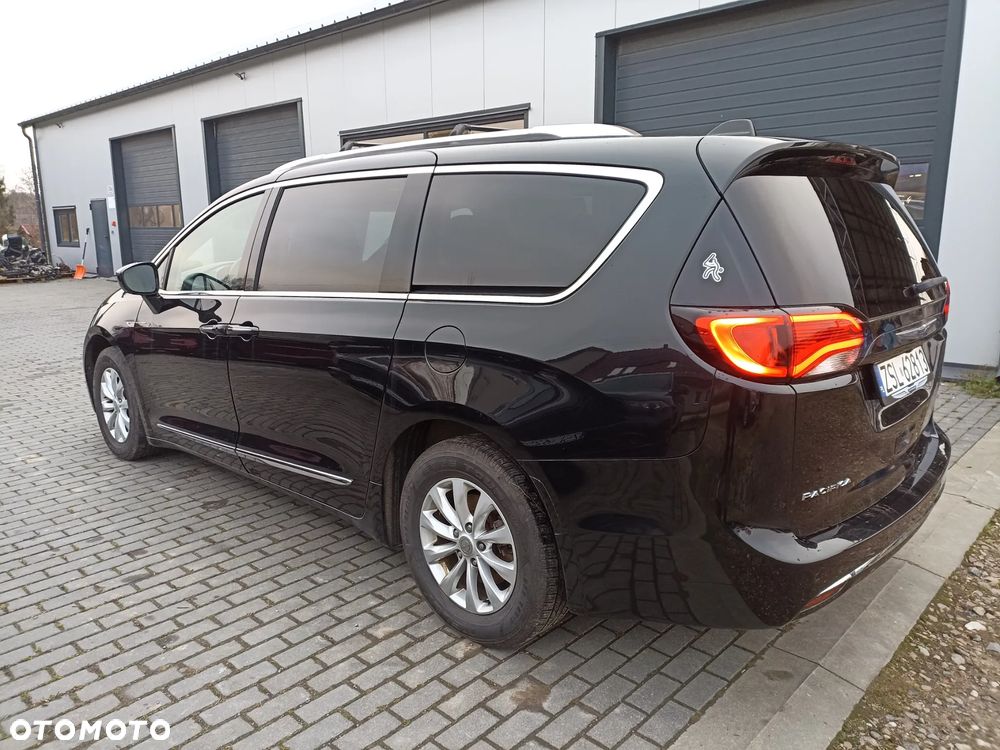 Chrysler Pacifica - 7