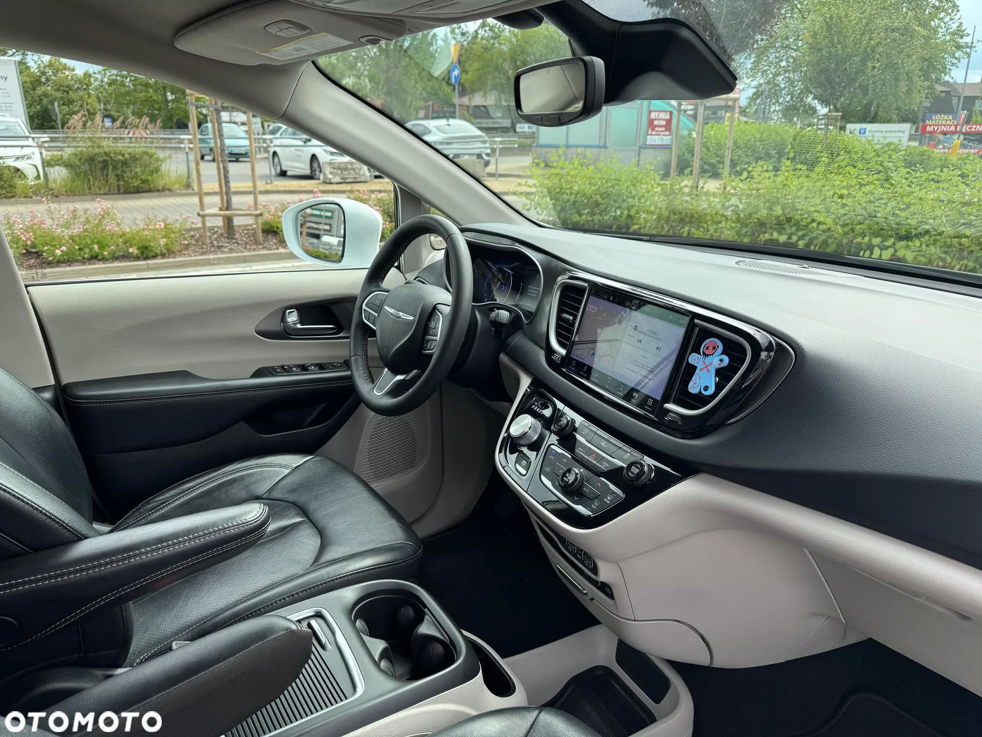 Chrysler Pacifica - 11