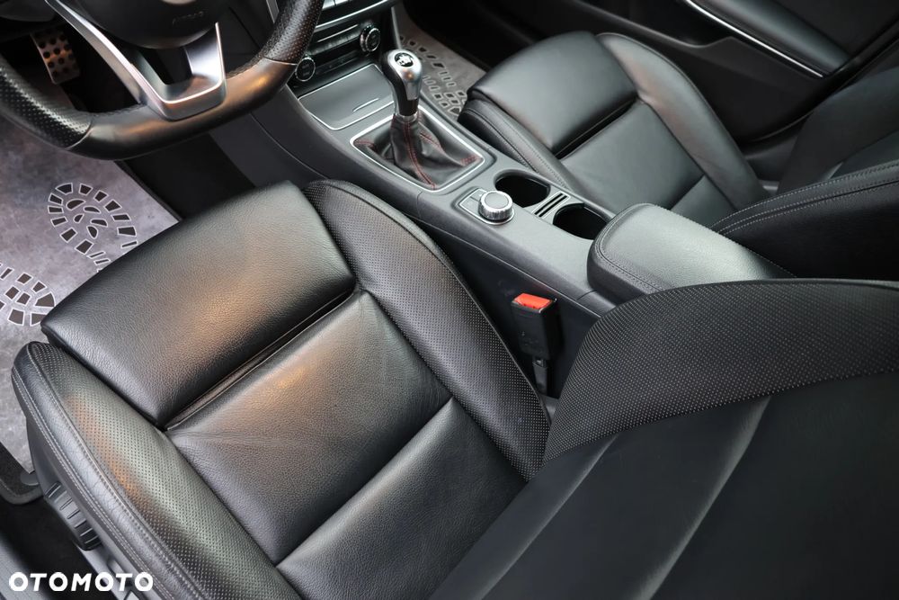 Mercedes-Benz CLA 180 d AMG Line - 12