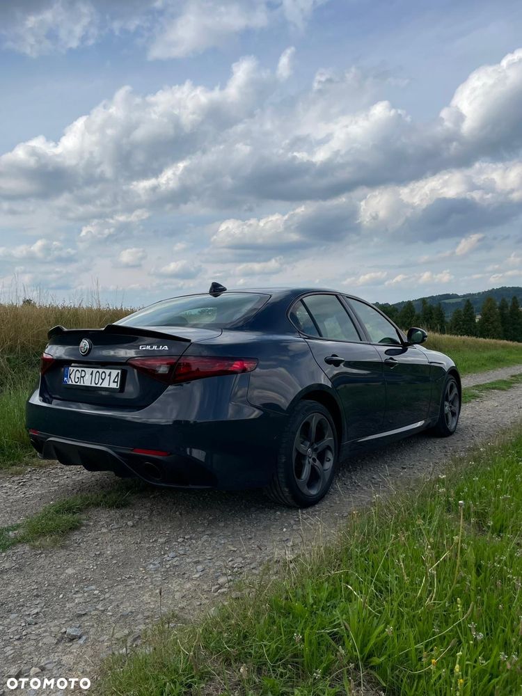 Alfa Romeo Giulia - 10