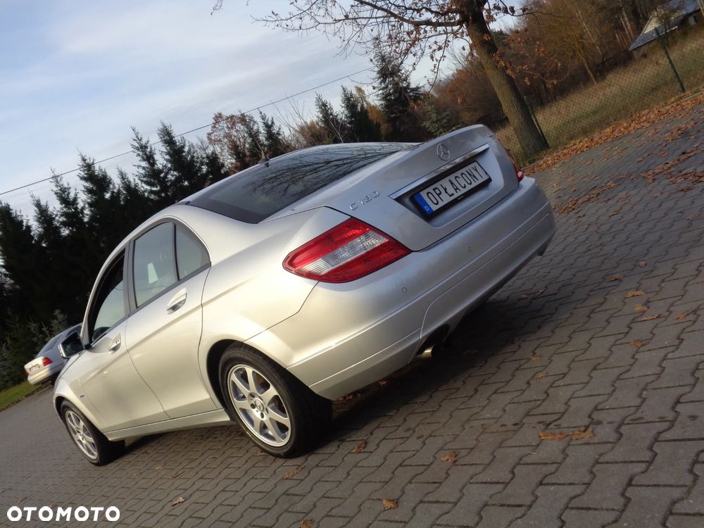 Mercedes-Benz Klasa C 180 CGI BlueEFFICIENCY Avantgarde - 3