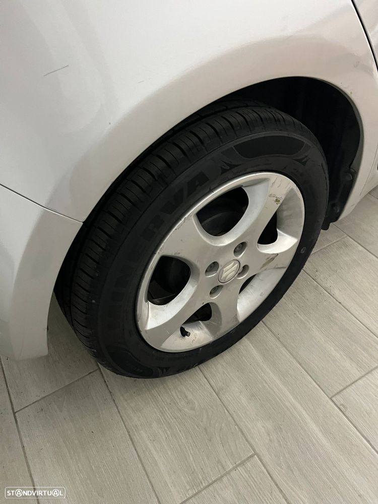 Suzuki Swift 1.3 16V GLX - 3