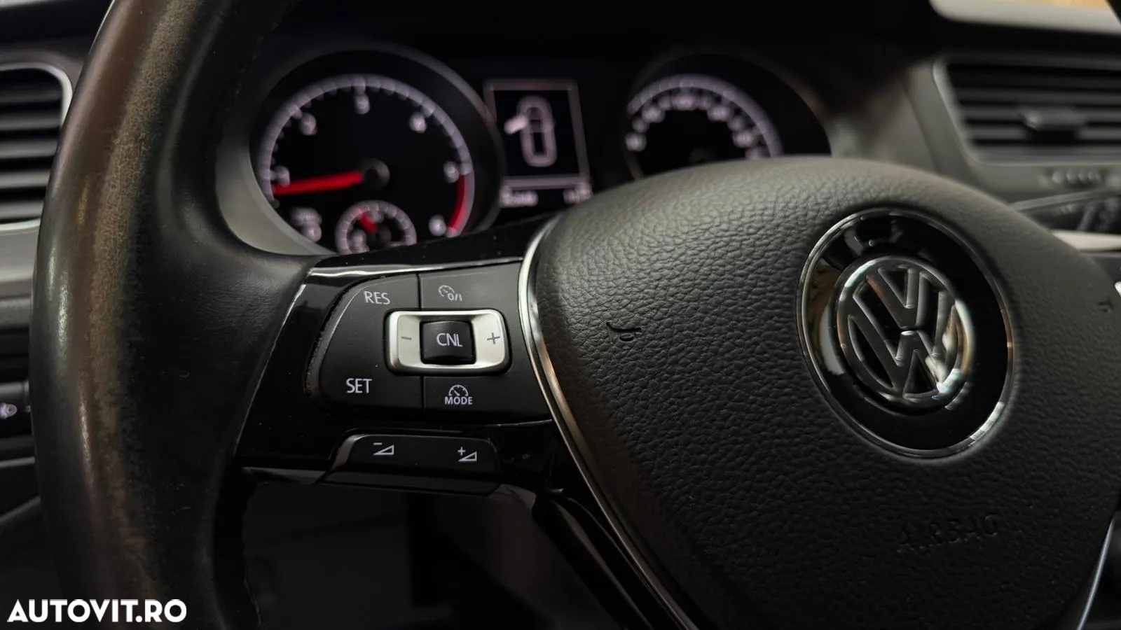Volkswagen Golf 1.6 BlueTDI Comfortline - 23