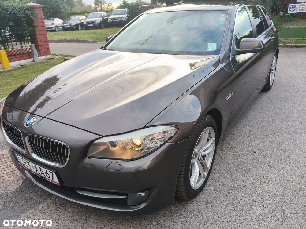 BMW Seria 5 523i Sport-Aut - 38