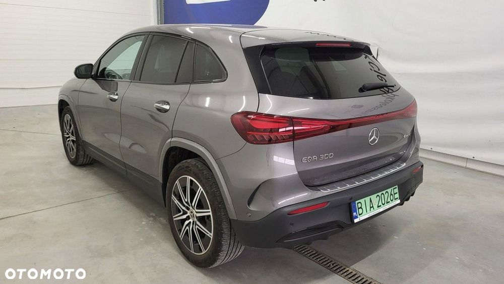 Mercedes-Benz EQA - 8