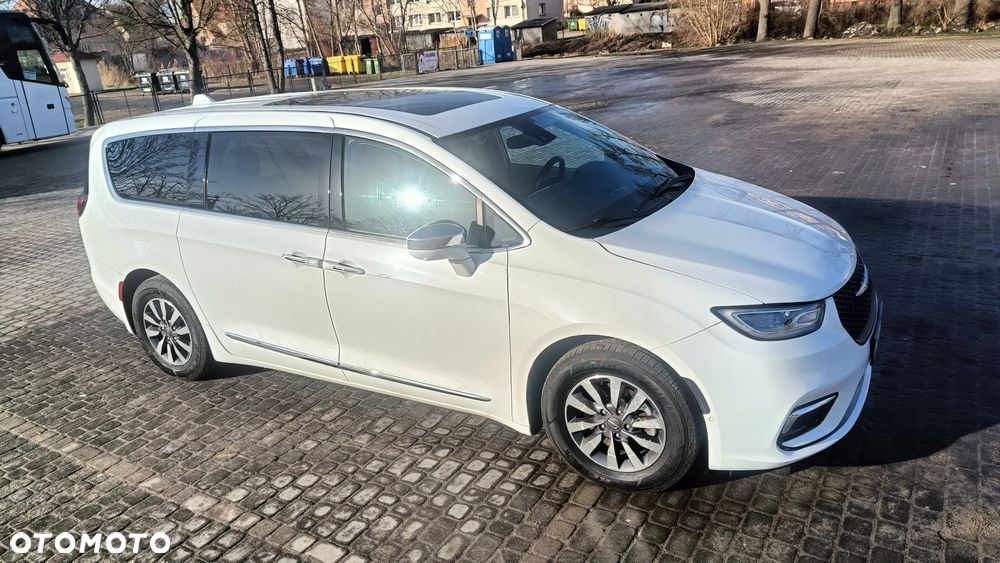 Chrysler Pacifica - 4