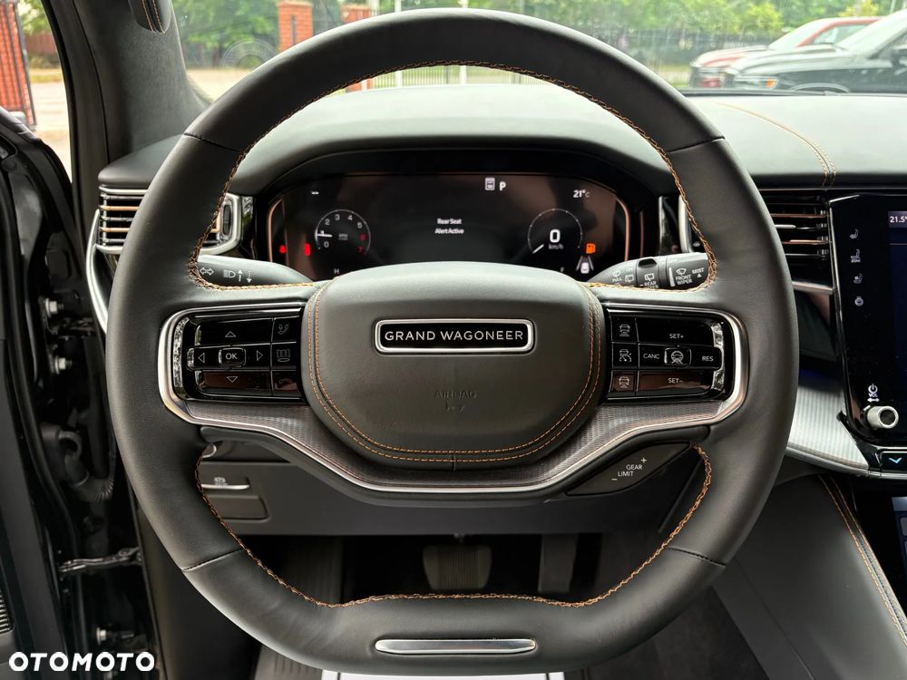 Jeep Grand Wagoneer - 25
