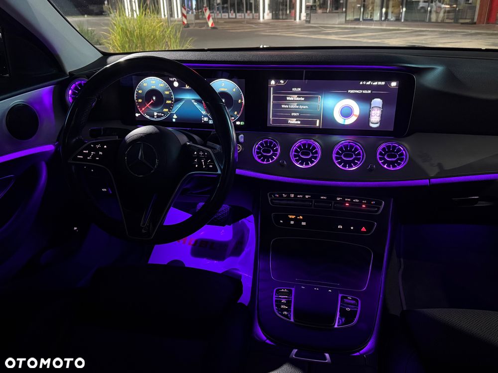 Mercedes-Benz Klasa E 220 d 4-Matic 9G-TRONIC - 23