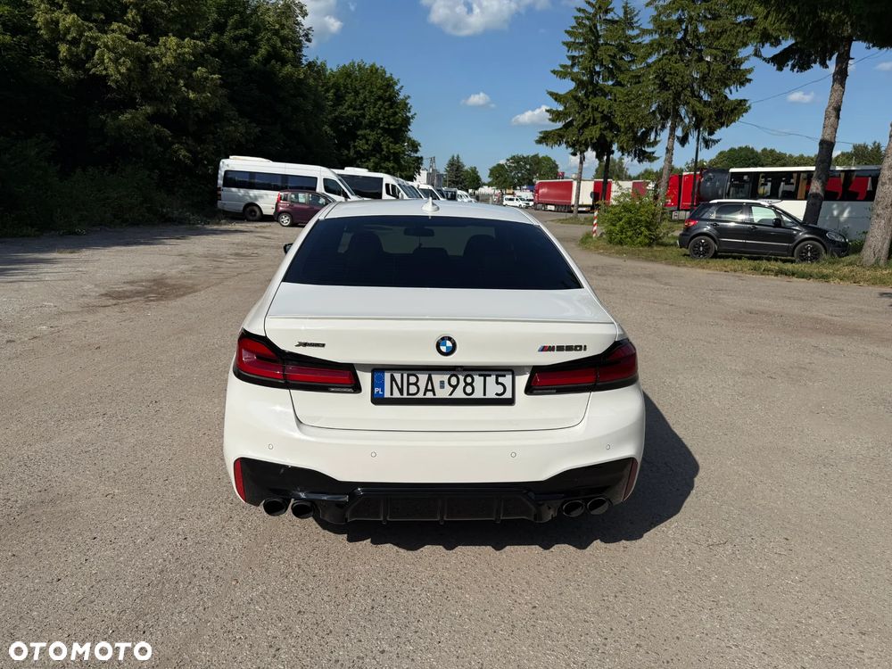 BMW Seria 5 M550i xDrive - 11