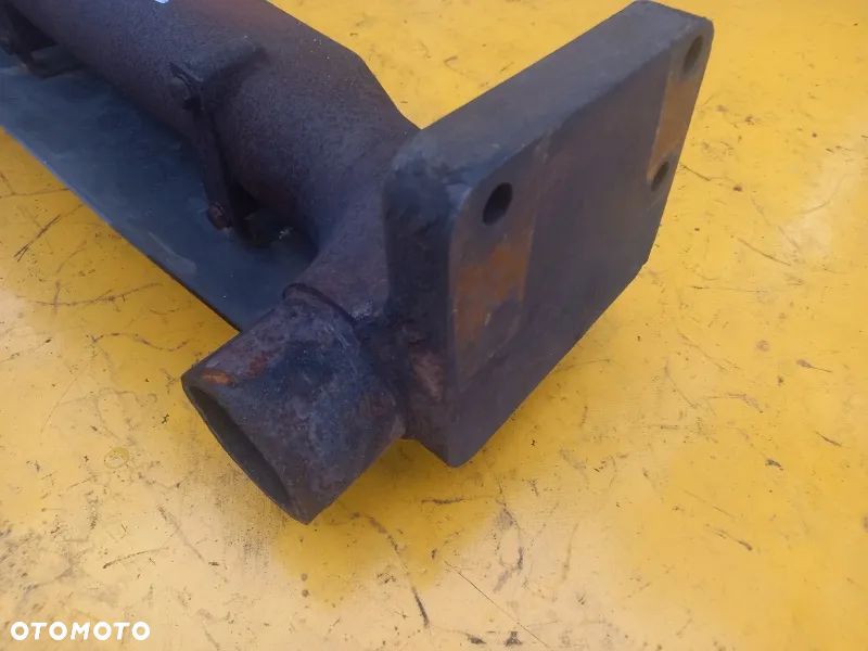 Kolanko tłumika Case MX100C - 4