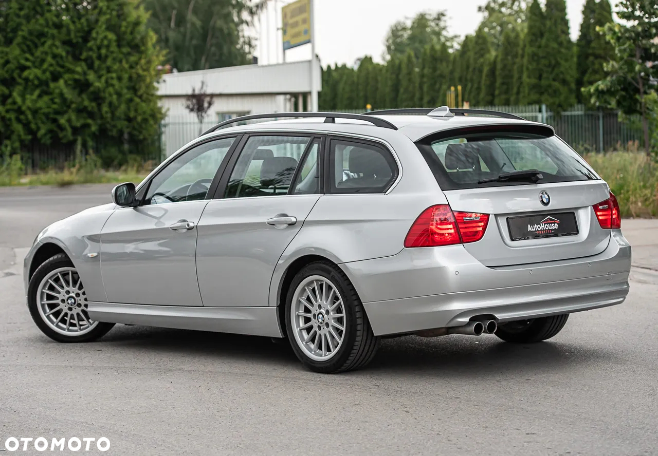 BMW Seria 3 325i xDrive Touring - 4