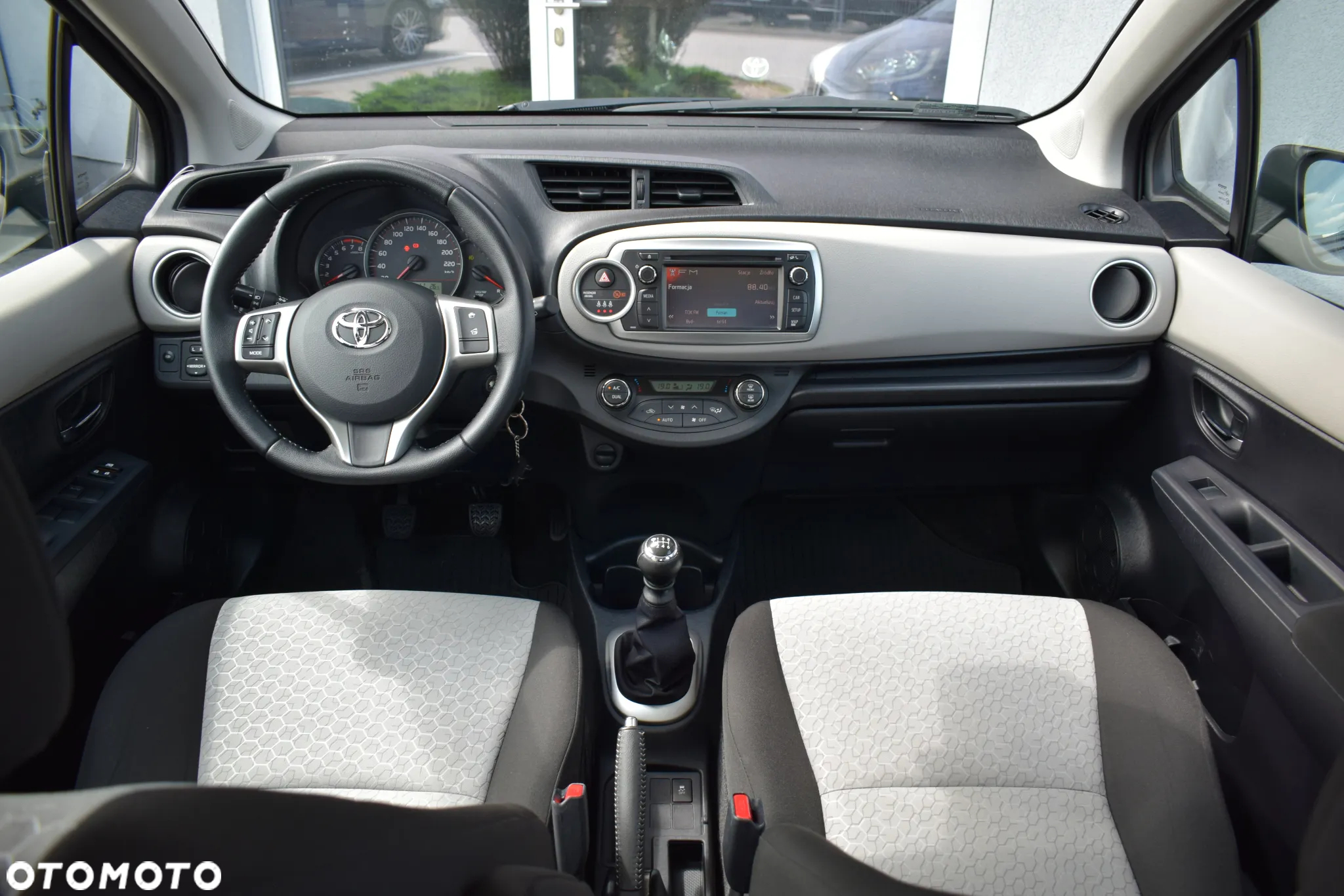 Toyota Yaris 1.33 Prestige - 12