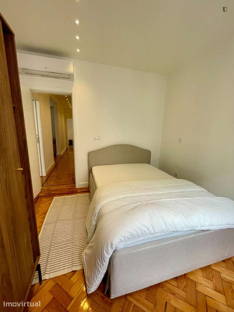 Quarto - localizado em Intendente Lisbon - Grande imagem: 2/15