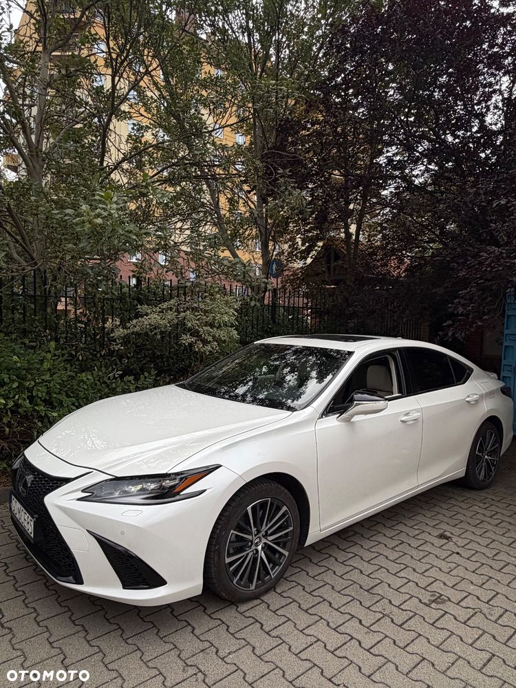 Lexus ES - 1