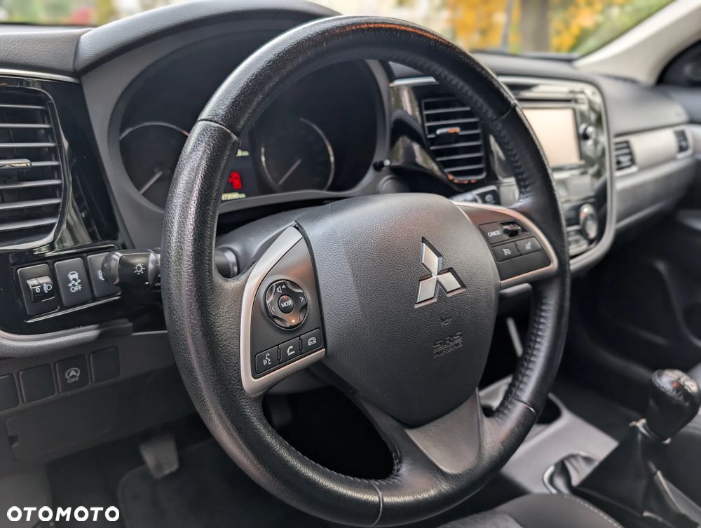 Mitsubishi Outlander - 25