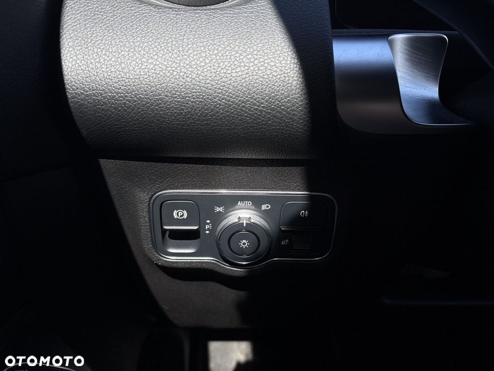 Mercedes-Benz GLB 200 7G-DCT - 11