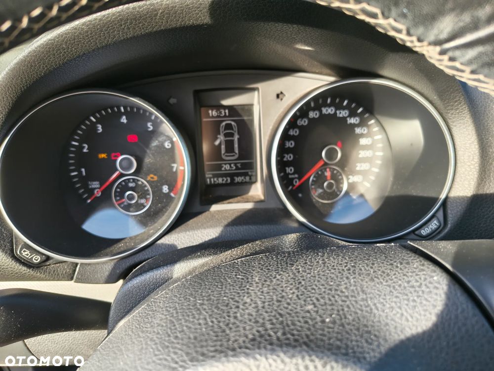 Volkswagen Golf - 6