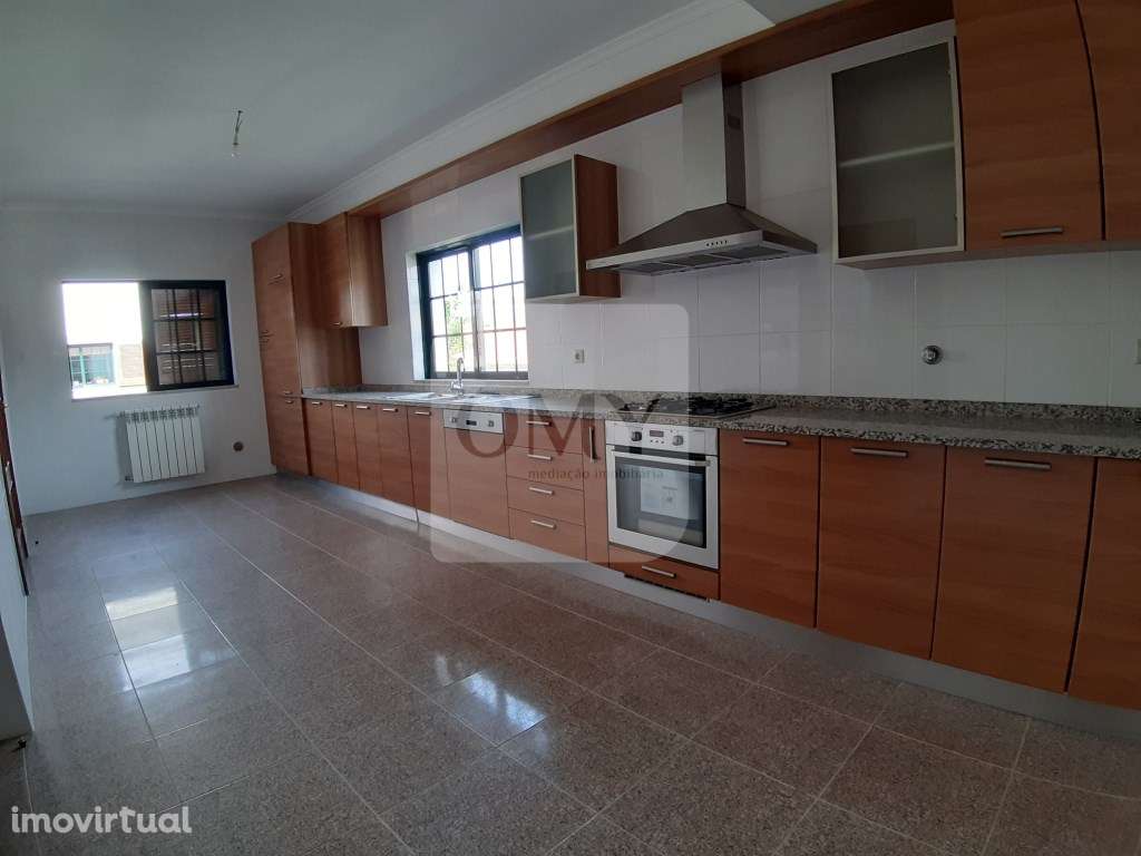 A Estrear, Moradia T4+1 na Urbanização Villa Sol em Vila Real - Grande imagem: 3/29