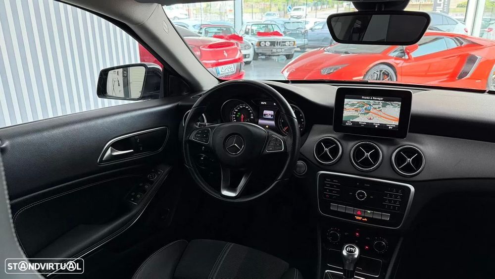Mercedes-Benz CLA 180 d Shooting Brake Urban - 14