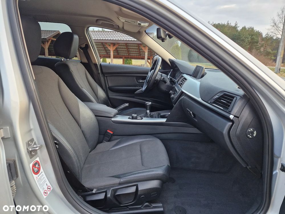 BMW Seria 3 320d xDrive - 16