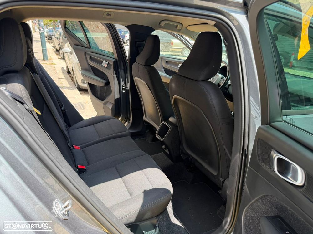 Volvo XC 40 2.0 D3 AWD Geartronic - 13