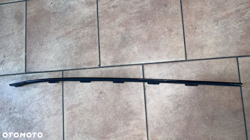BMW G30 G31 LISTWA ZGARNIAJĄCA SZYBY CZOŁOWEJ PRZEDNIEJ LEWA CZARNY POŁYSK - 2