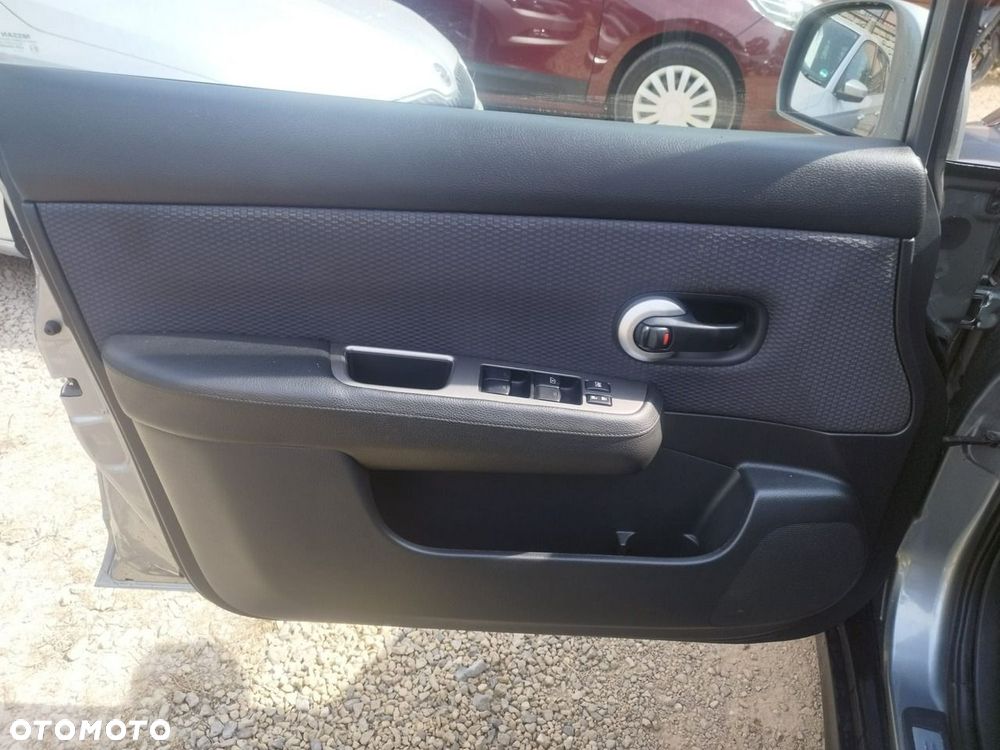 Nissan Tiida - 4