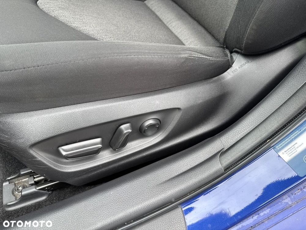 Toyota Camry 2.5 Hybrid Comfort CVT - 26