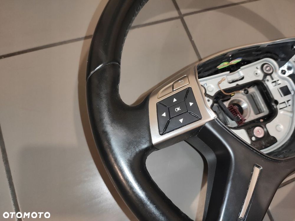 MERCEDES C-KLASA W204 LIFT KIEROWNICA MULTIFUNKCJA SKÓRA ŁADNA - 4