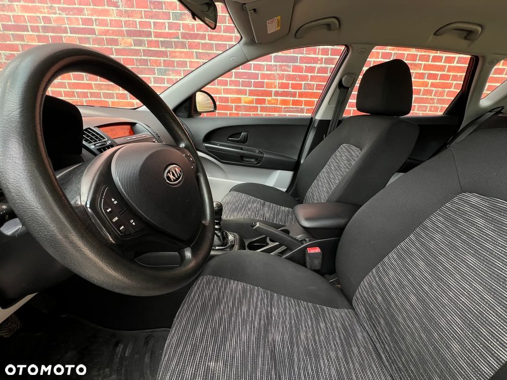 Kia Ceed - 12